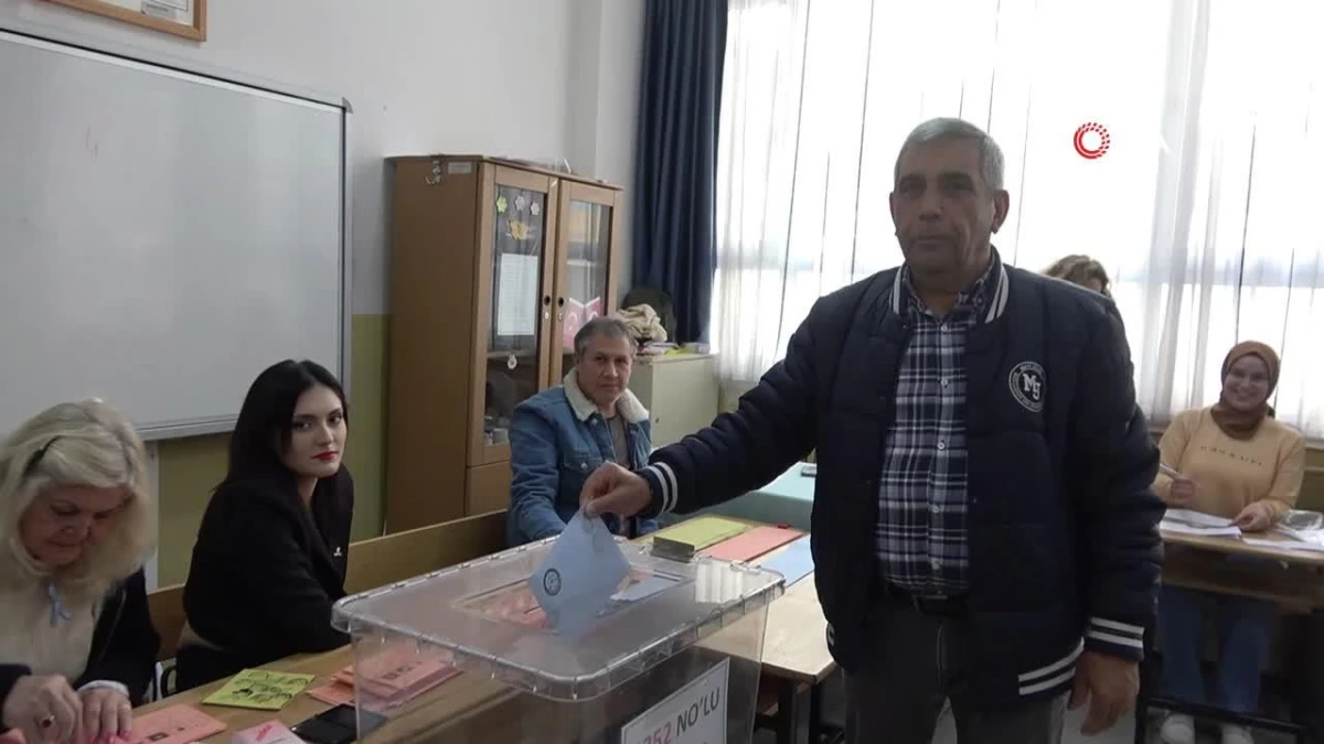 Yalova\'da oy kullanma işlemi başladı