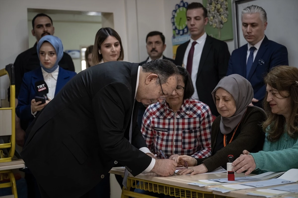 YSK Başkanı Ahmet Yener: Oy verme esnasında kayıtlı olmayan bir seçmenin başka bir yerde oy kullanması söz konusu değildir