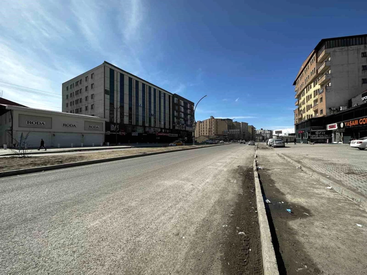 Hakkari\'nin Yüksekova ilçesinde seçimler nedeniyle sokaklar boş kaldı