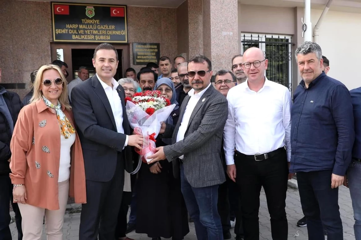 Balıkesir Büyükşehir Belediye Başkanı Ahmet Akın, Şehit Yakınları ve Gazilere İlk Ziyaretini Gerçekleştirdi