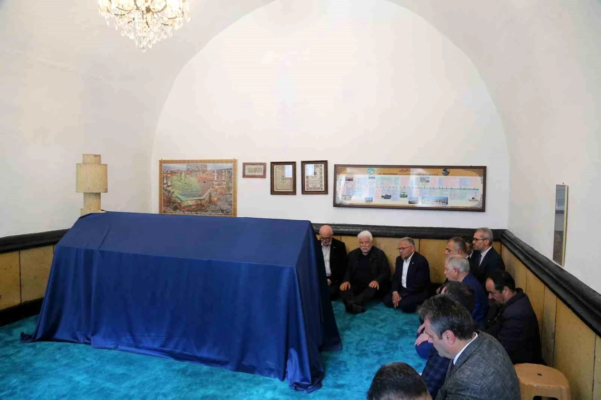 Başkan Büyükkılıç, Melik Mehmet Gazi Türbesi\'ni ziyaret etti
