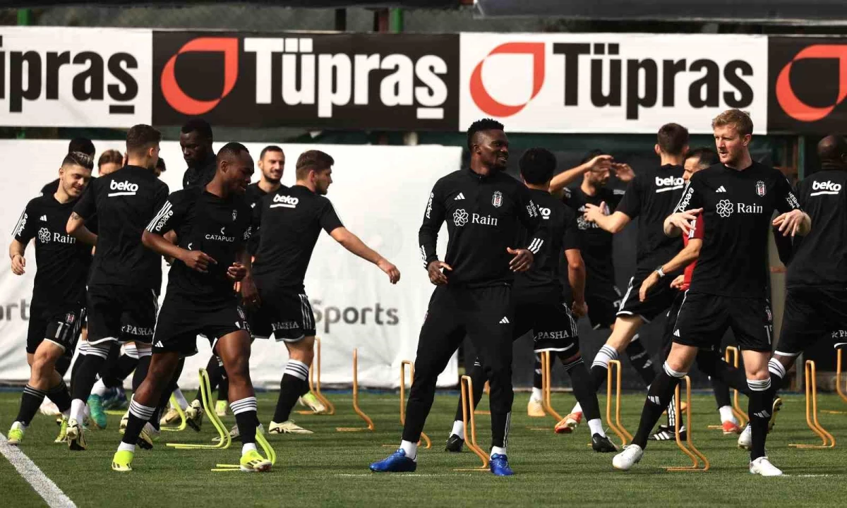 Beşiktaş, RAMS Başakşehir maçı hazırlıklarına antrenmanla devam etti