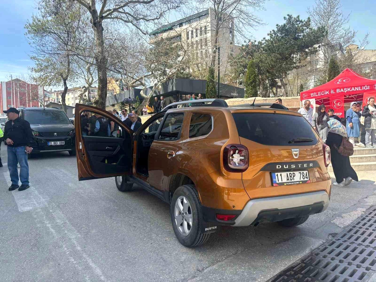 Bilecik\'te ters yönden giren araç, motosiklet sürücüsünün yaralanmasına neden oldu