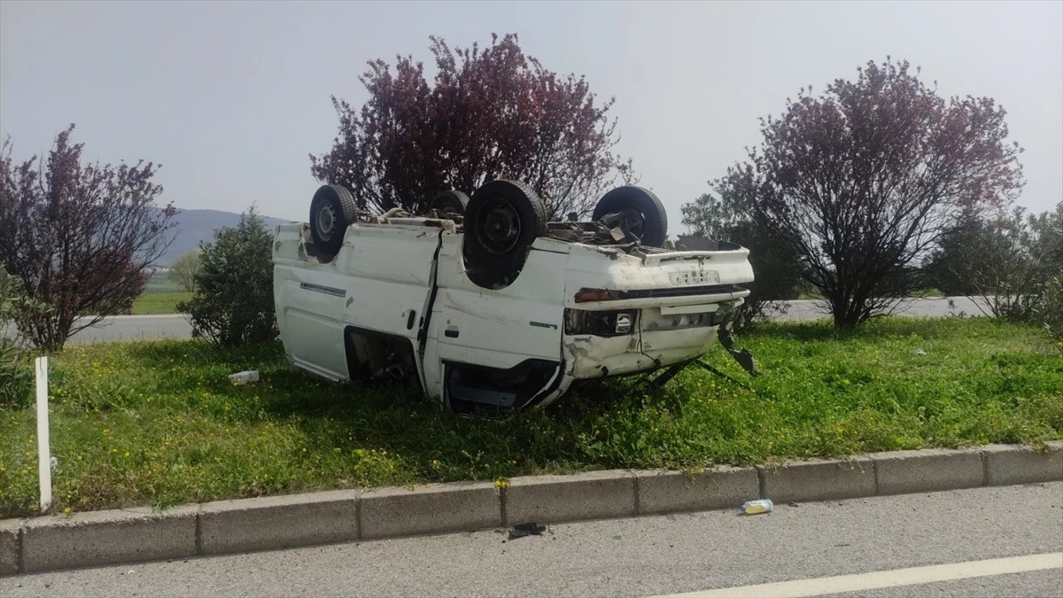 Bursa-Yalova Karayolunda Minibüs Kazası: 2 Yaralı