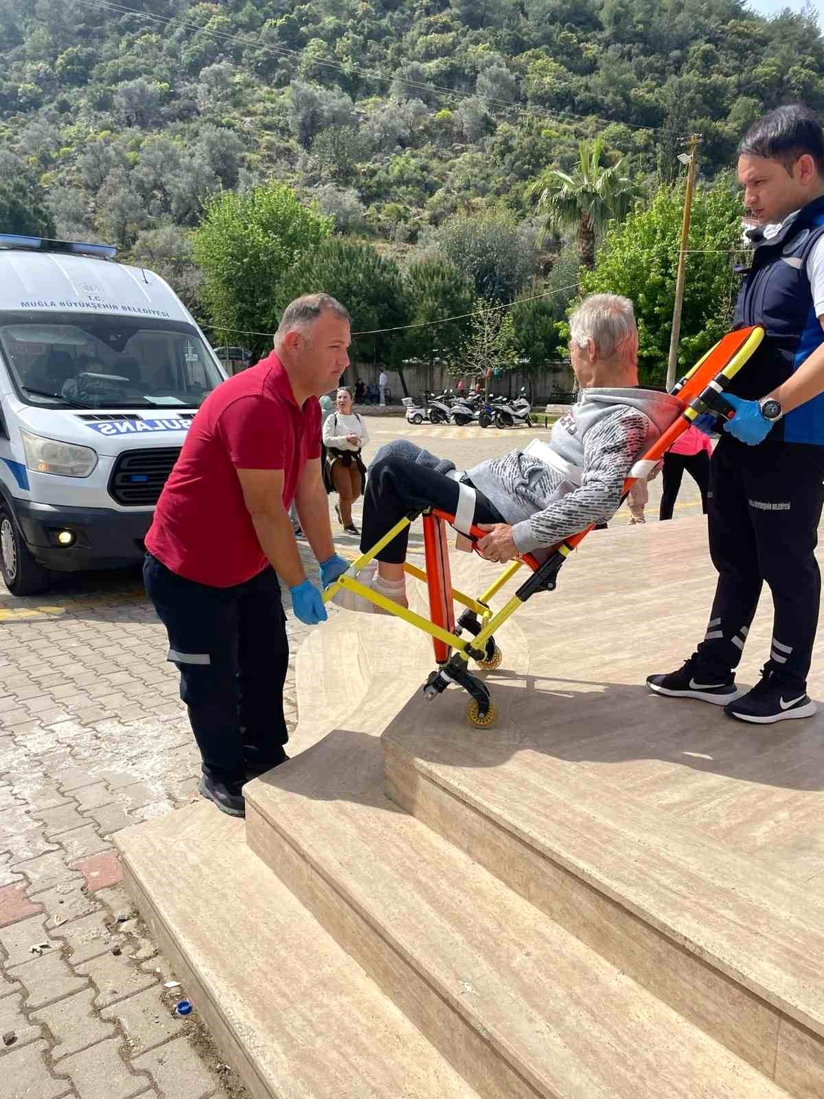 Muğla Büyükşehir Belediyesi Engelli Vatandaşları Sandığa Taşıdı