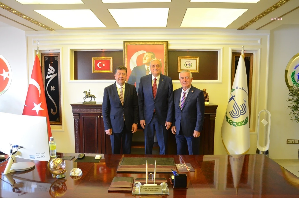 CHP Bilecik Milletvekili Yaşar Tüzün, Bozüyük Belediye Başkanı Mehmet Talat Bakkalcıoğlu\'nu tebrik etti