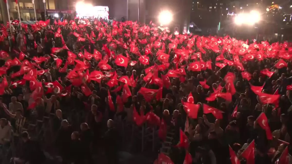 CHP Genel Merkezi\'nde Yerel Seçim Zaferi Kutlaması