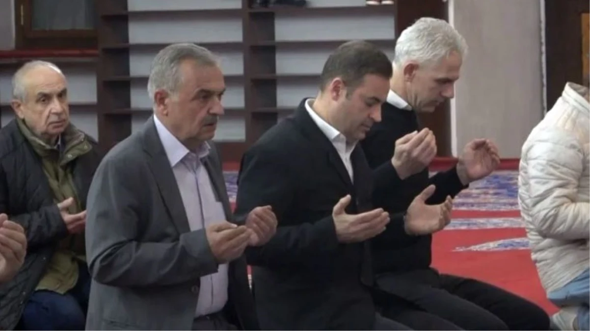 CHP\'nin 74 yıl sonra kazandığı Balıkesir\'de belediye başkanı güne şükür namazıyla başladı