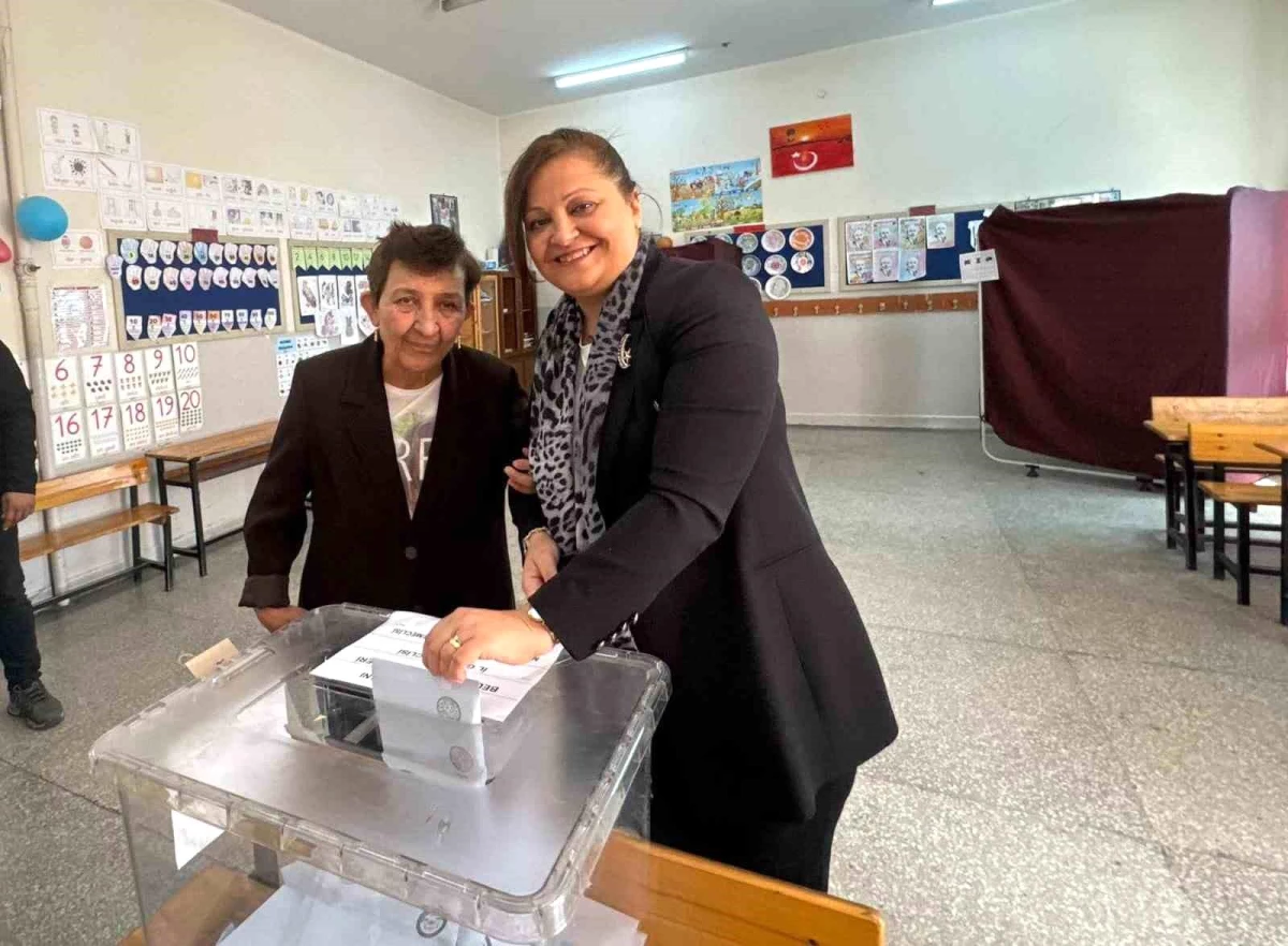 Afyonkarahisar\'da Cumhuriyet tarihinin ilk kadın belediye başkanı seçildi