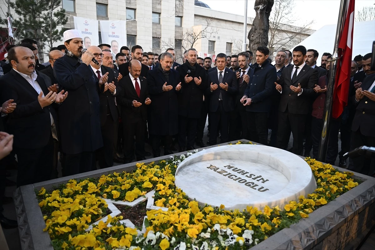 BBP Genel Başkanı Mustafa Destici, Muhsin Yazıcıoğlu\'nun mezarını ziyaret etti