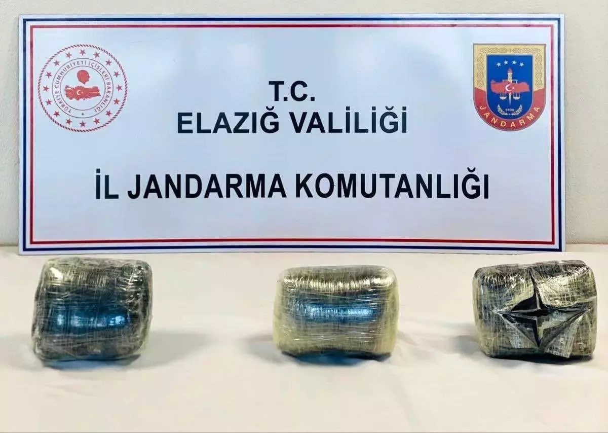 Elazığ\'da jandarma operasyonunda 9 kilo esrar ele geçirildi