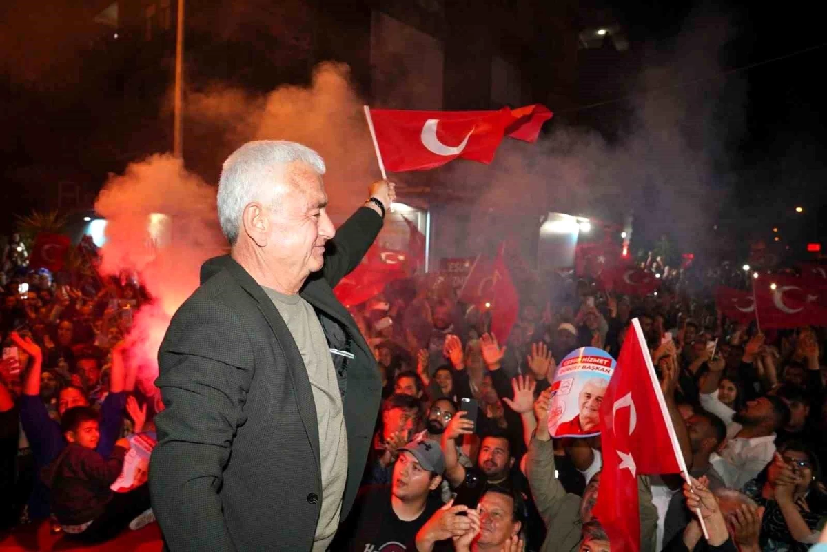 Finike Belediye Başkanı Mustafa Geyikçi, yeniden seçildi