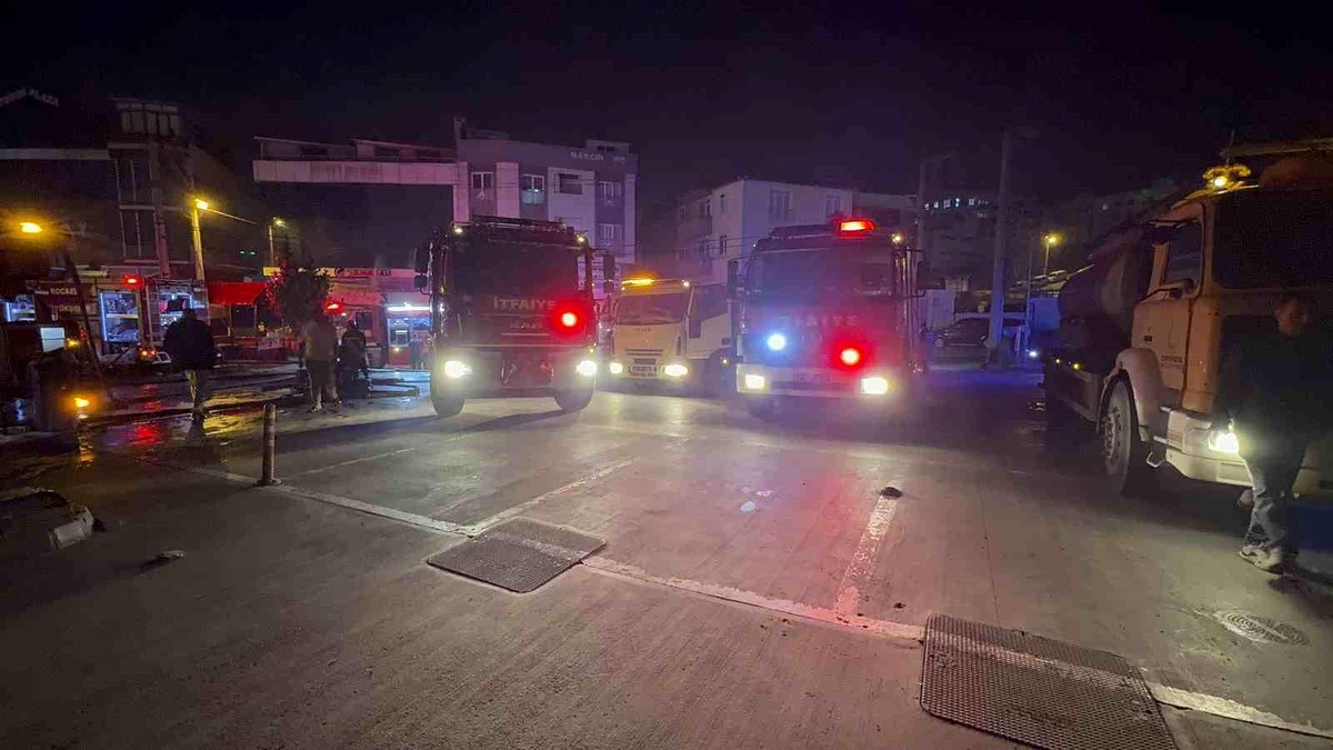 Gebze\'deki geri dönüşüm fabrikasında çıkan yangın söndürüldü