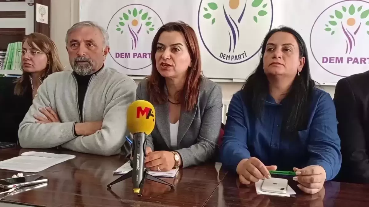 DEM Parti Grup Başkanvekili: Kars Belediyesi\'ni kazanmış gibi görünen MHP\'nin hiçbir meşruiyeti yok