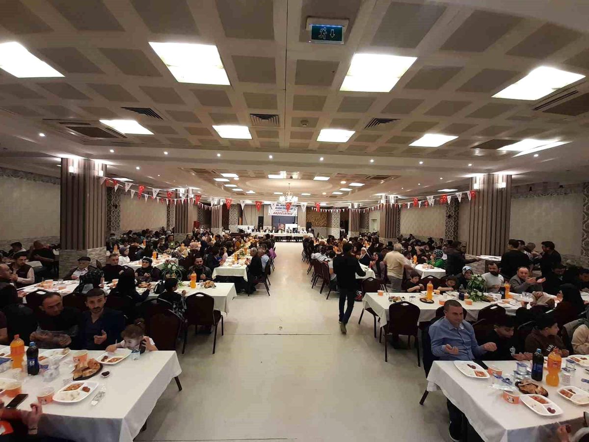 Tokat Niksar Günebakanlılar Derneği Üyeleri İftar Yemeğinde Buluştu