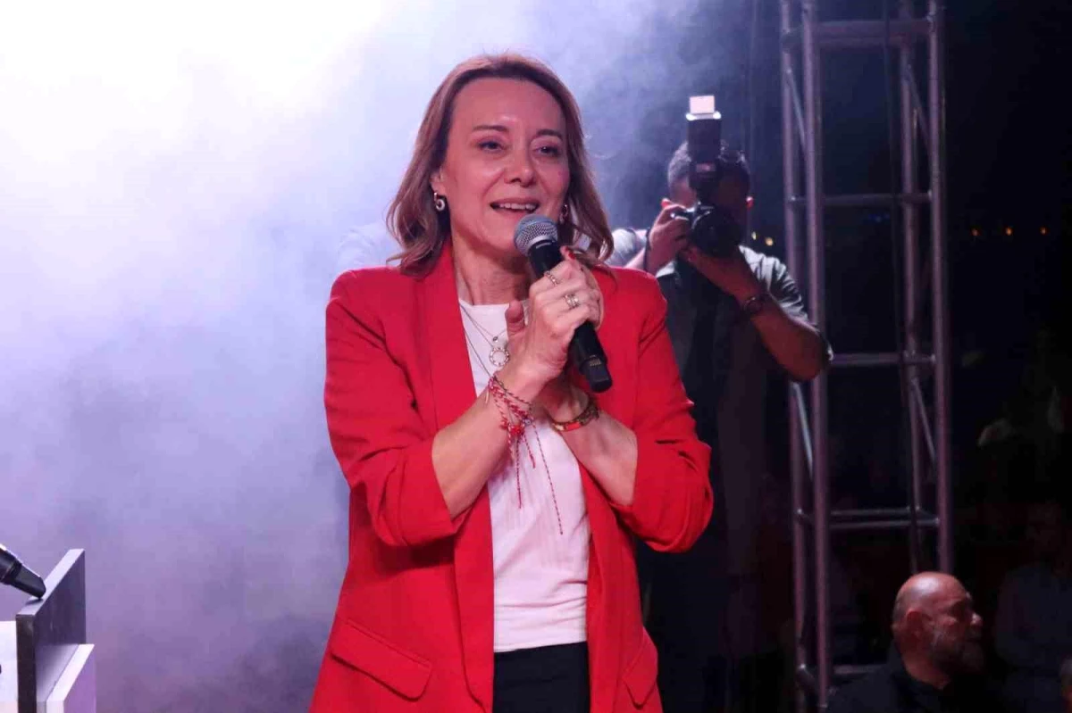 CHP İzmir\'de 8 Kadın Belediye Başkanı Seçildi