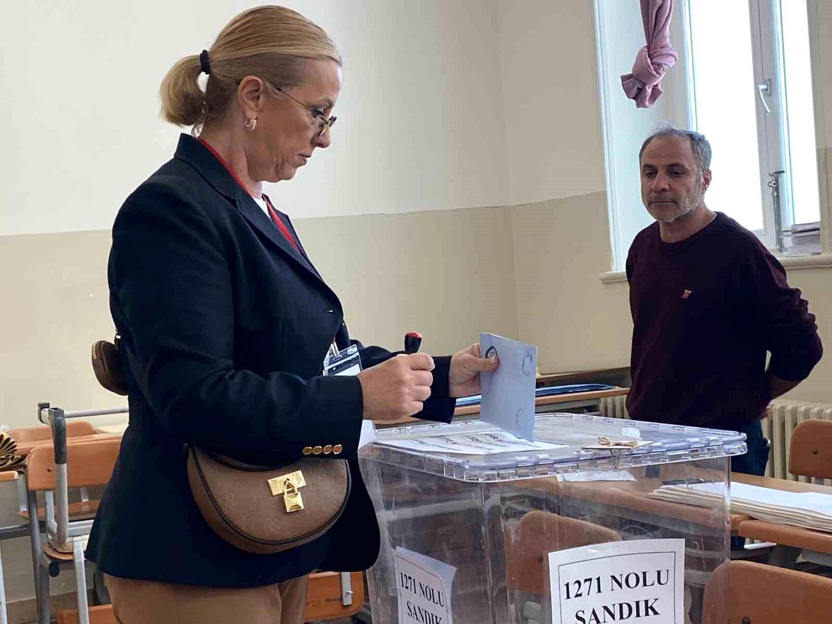 İzmir\'de 31 Mart Seçimlerinde 94 Bin 435 Oy Geçersiz Sayıldı