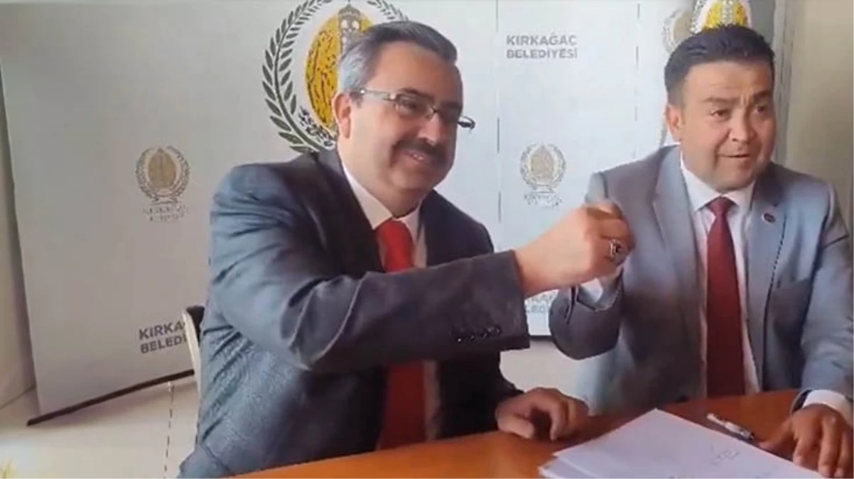 Kırkağaç Belediye Başkanı Yaşar İsmail Gedüz, resmi sonuçları beklemeden görevi devretti