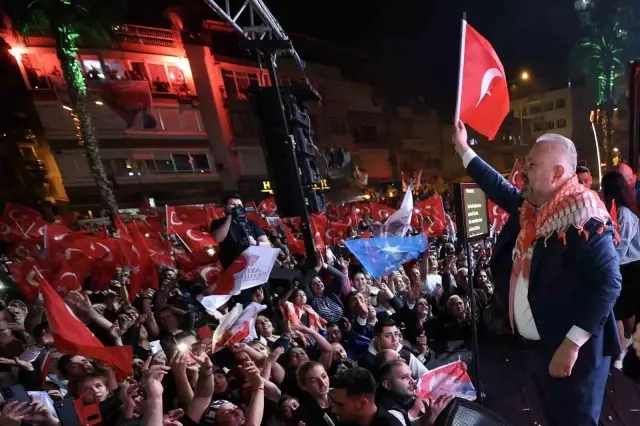 AK Parti'nin İzmir'de kazandığı tek ilçe olan Menemen'de coşkulu kutlama