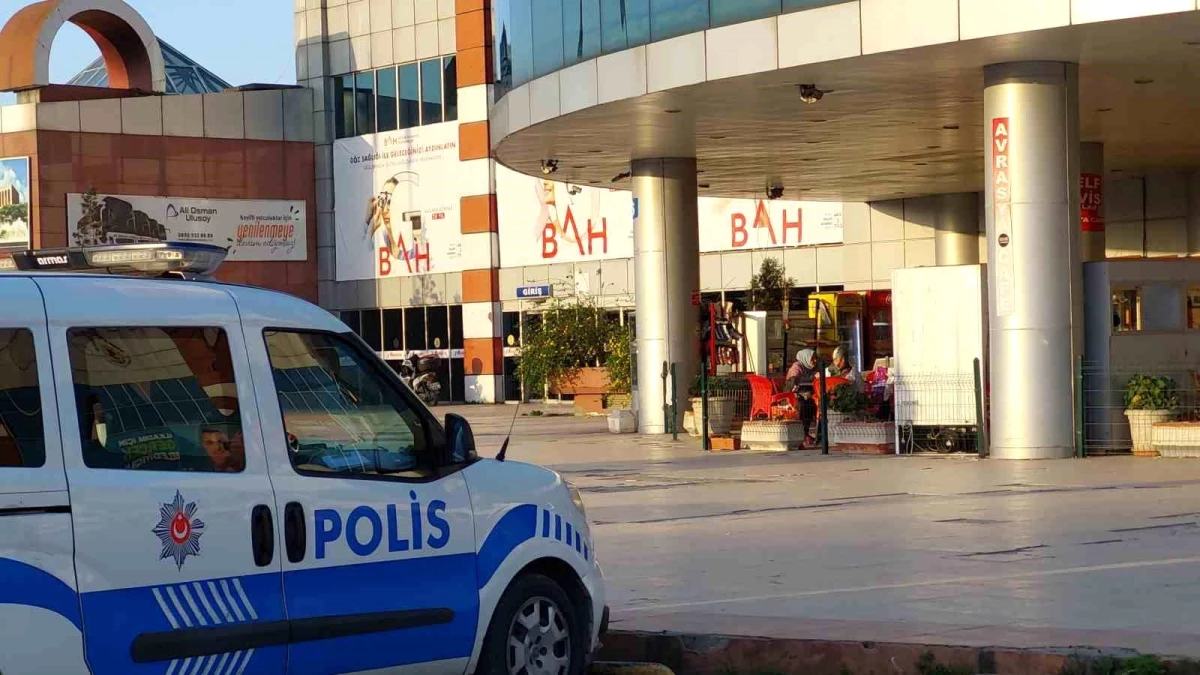 Samsun\'da Otobüs Terminalinde Köpek Gönderme Ücreti Yüzünden Çıkan Kavgada 17 Yaşındaki Çocuk Bıçaklandı