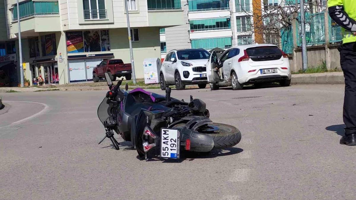 Samsun\'da Motosiklet ile Otomobil Çarpıştı: 1 Kişi Yakalandı