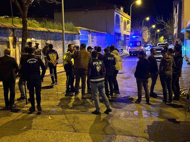 Şanlıurfa'da silahlı kavga: 2 kardeş öldürüldü Şanlıurfa'da silahlı kavga: 2 kardeş öldürüldü