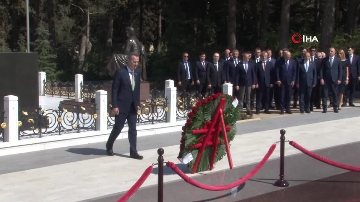 Savunma Sanayi Başkanı Görgün, Azerbaycan\'da Haydar Aliyev\'in mezarını ziyaret etti