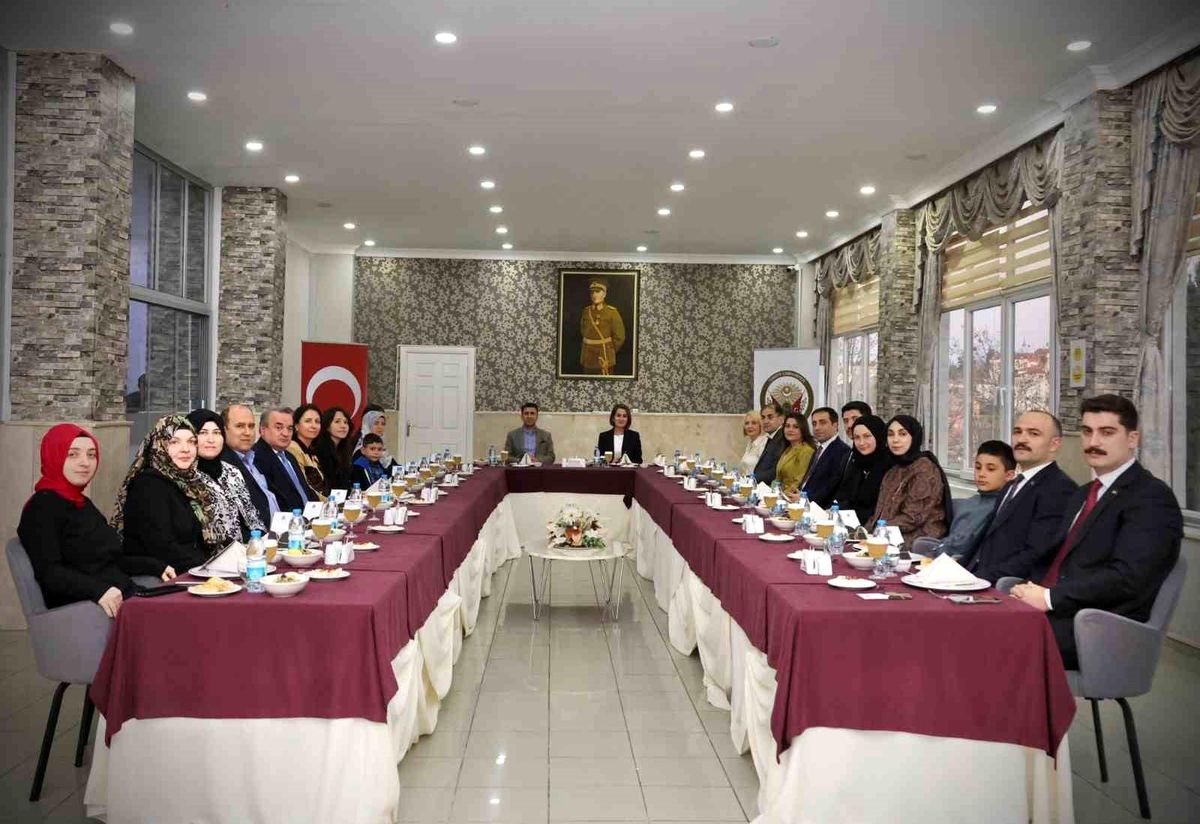 Bilecik Valisi Şefik Aygöl, kaymakamlar ile iftarda buluşarak Bilecik ve ilçeleri değerlendirdi