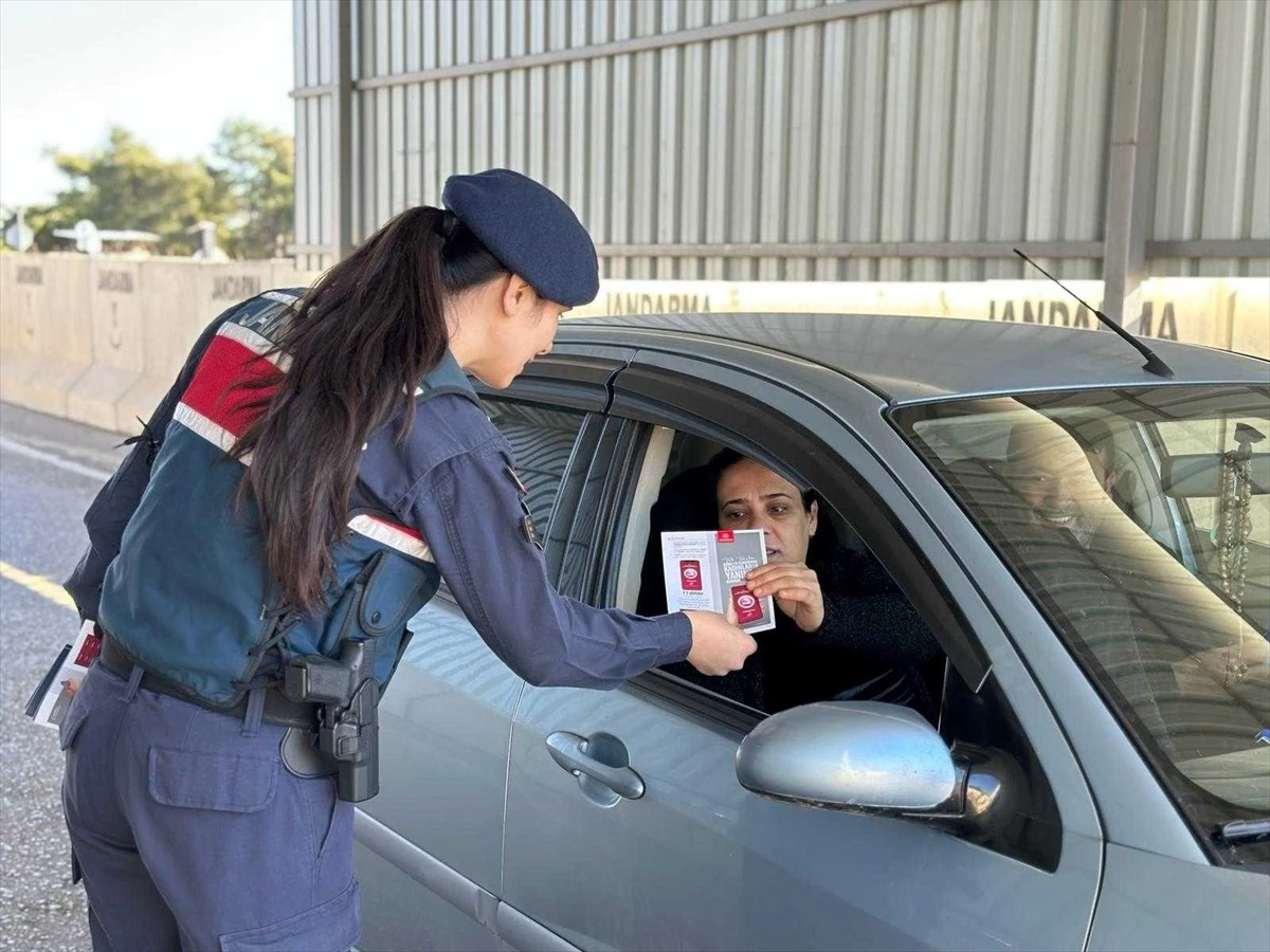 Adana\'da Jandarma Ekipleri Kadınlara Destek Uygulamaları Hakkında Bilgilendirme Yaptı