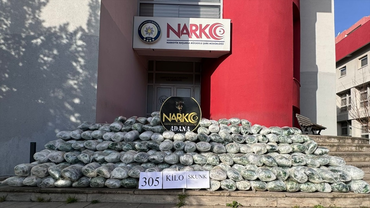 Adana\'da Tırda Gizlenmiş 305 Kilogram Skunk Ele Geçirildi, Sürücü Tutuklandı