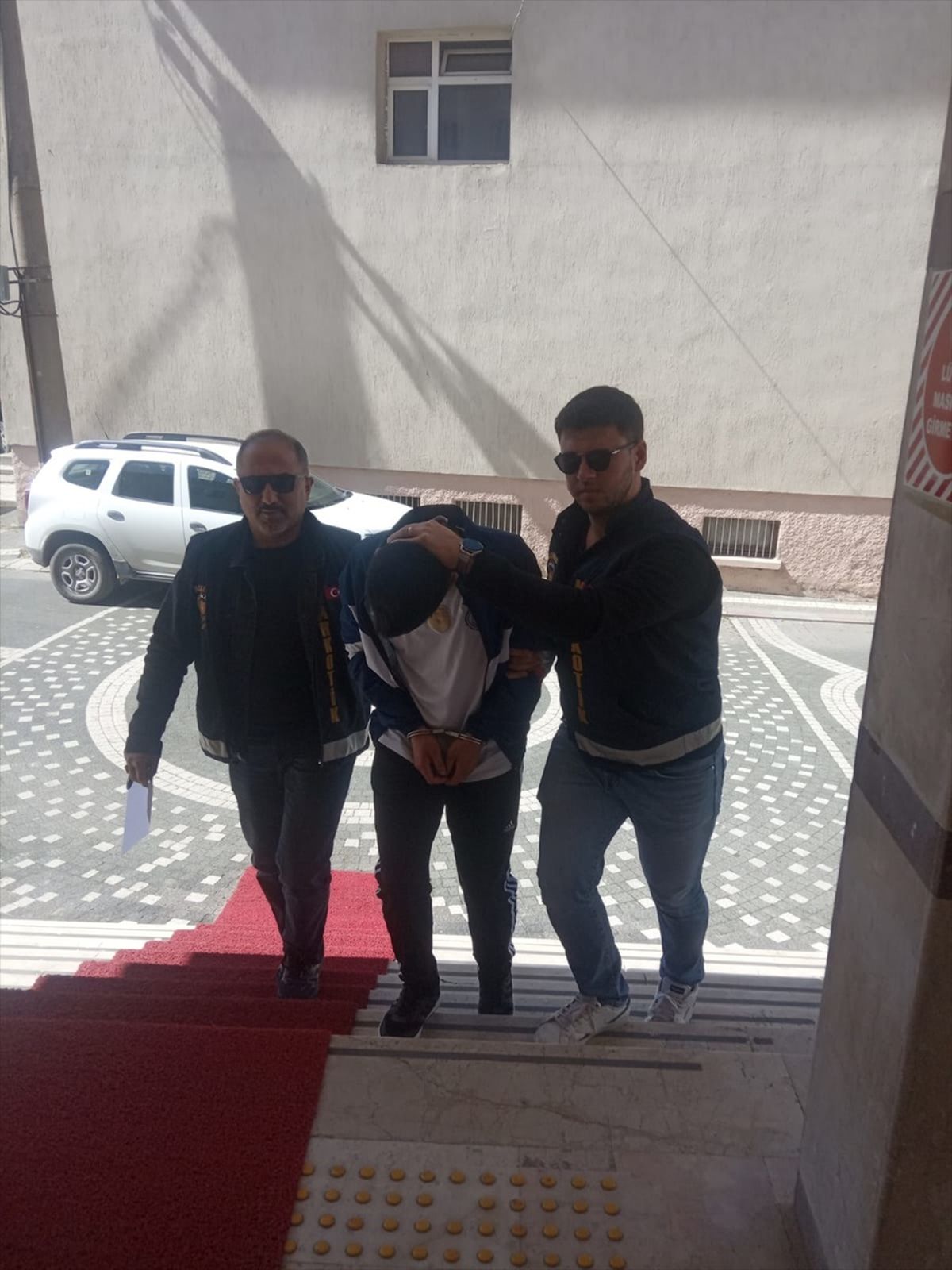 Akşehir\'de uyuşturucu operasyonu: 9 şüpheliden biri tutuklandı