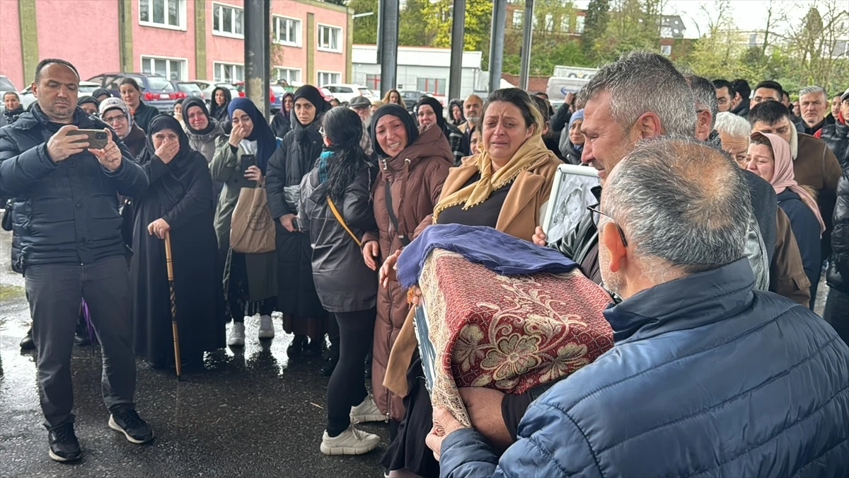 Solingen\'de Yangında Hayatını Kaybeden Türk Kökenli Bulgaristan Vatandaşları İçin Cenaze Töreni Düzenlendi