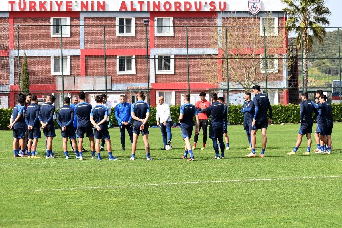Altınordu, Afyonspor\'u mağlup ederek orta sıralara yükselmek istiyor
