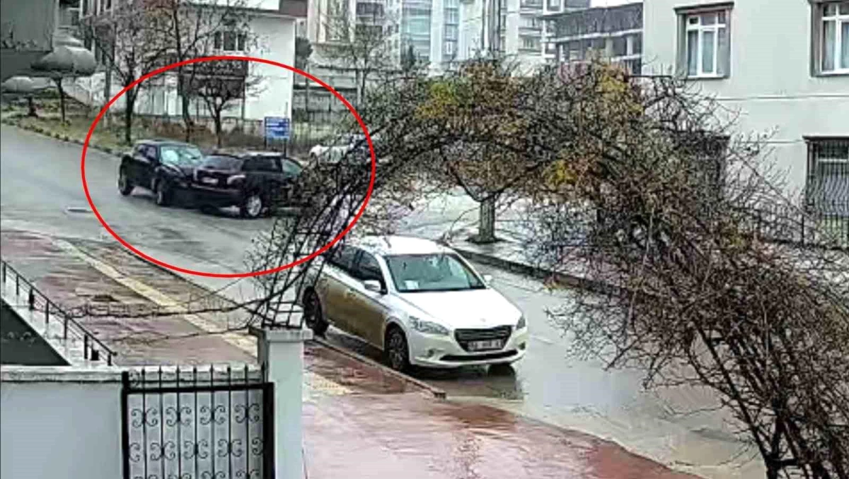 Samsun\'da sürekli kaza olan iki cadde birleşiminde güvenlik kameraları tarafından kaydedilen 4 kaza