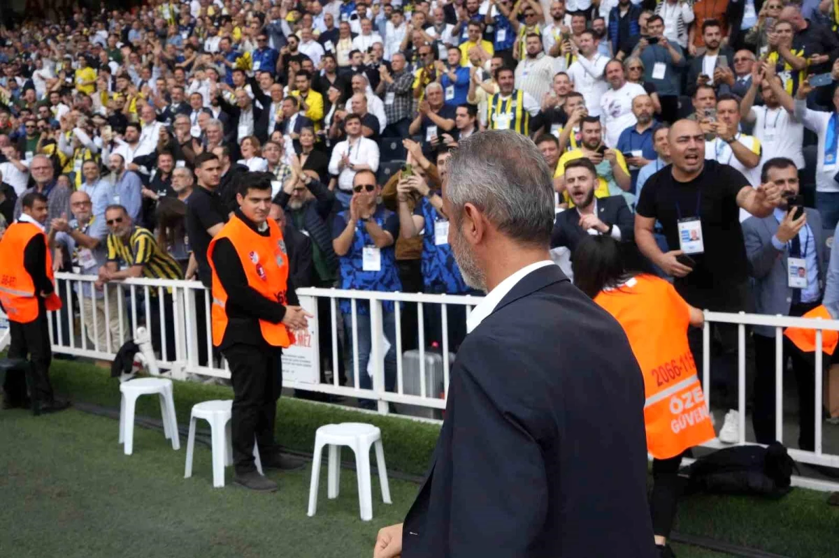 Fenerbahçe Başkanı Ali Koç ve İsmail Kartal Olağanüstü Genel Kurul Toplantısı İçin Stada Geldi