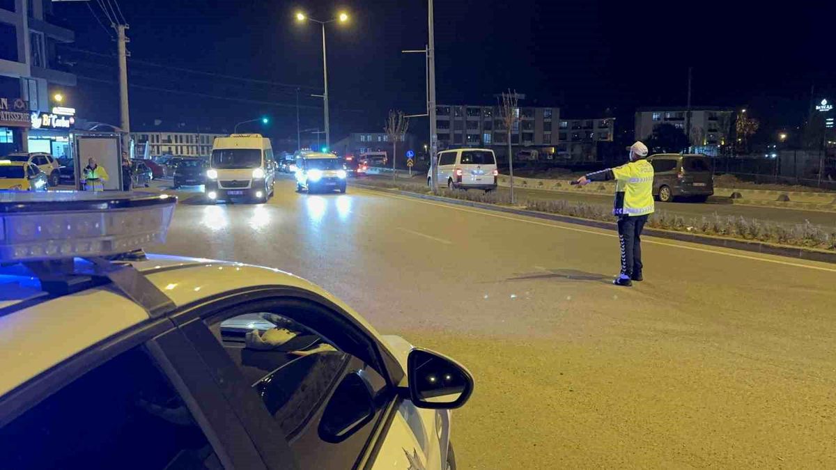 Düzce\'de Ramazan Bayramı öncesi yapılan trafik denetimlerinde 823 araç sürücüsüne ceza uygulandı