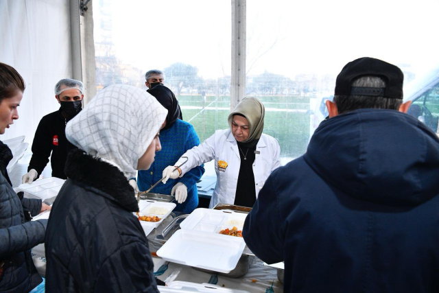 Belediye yönetiminin seçimde kaybetmesinin ardından iftar çadırının açılmaması tepkilere neden oldu