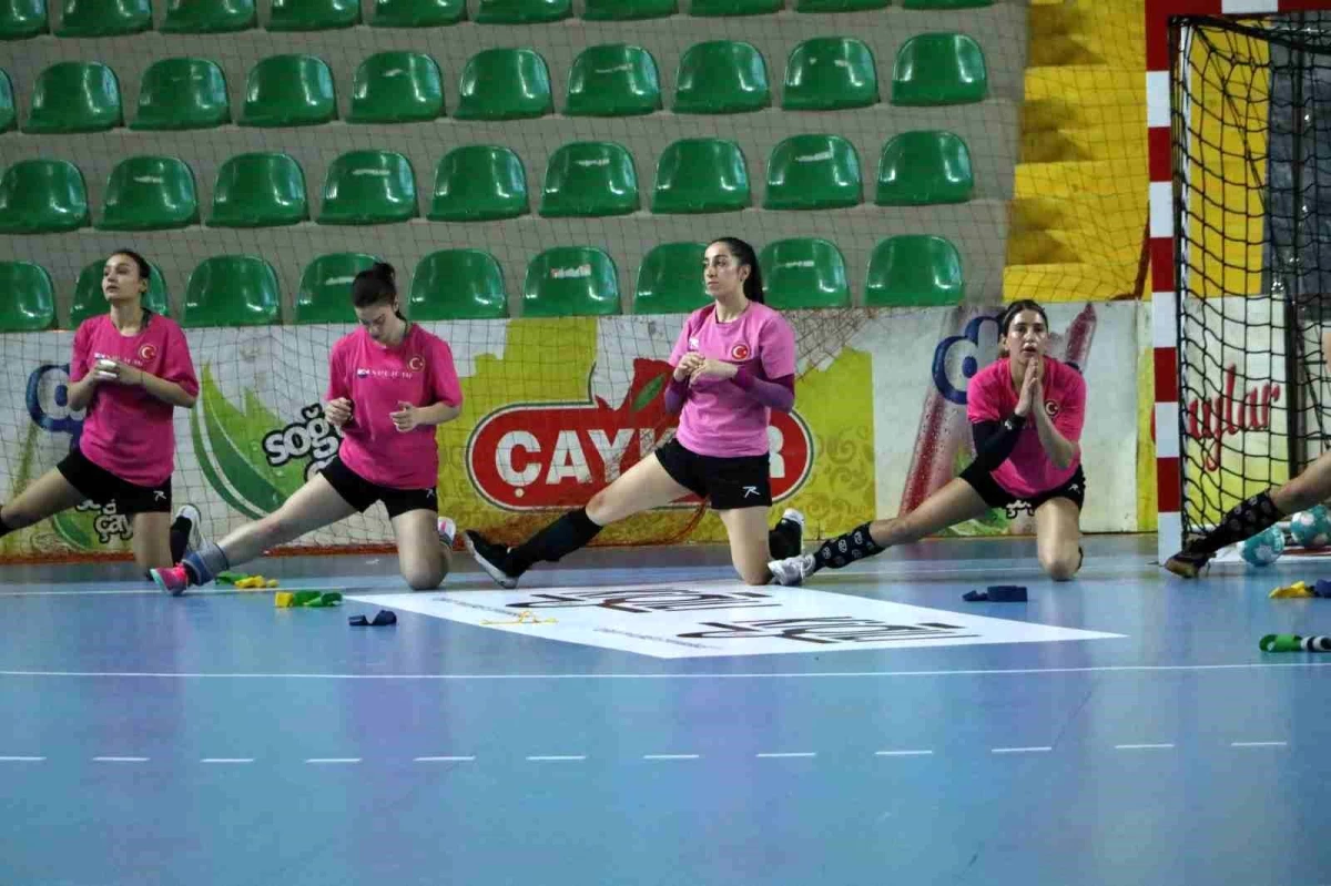 A Milli Kadın Hentbol Takımı, Karadağ maçına hazırlanıyor