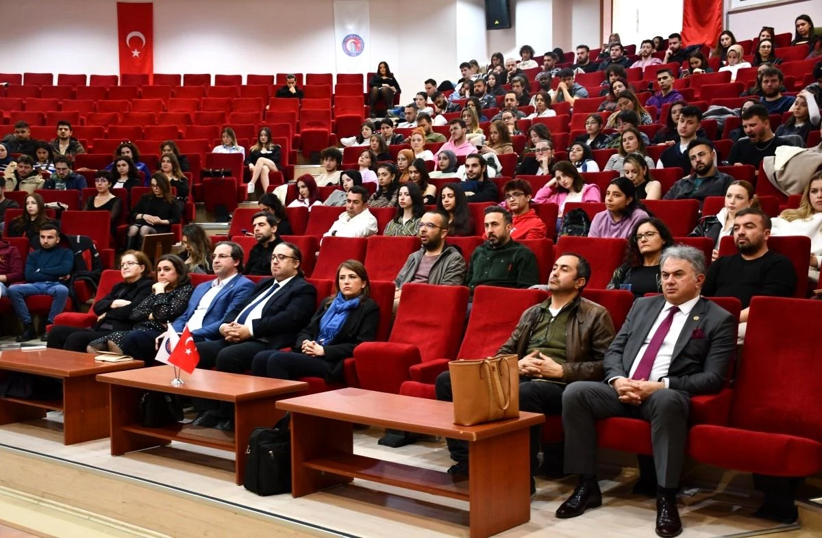 ÇOMÜ Siyasal Bilgiler Fakültesi\'nde Türk Dış Politikası Paneli Gerçekleşti