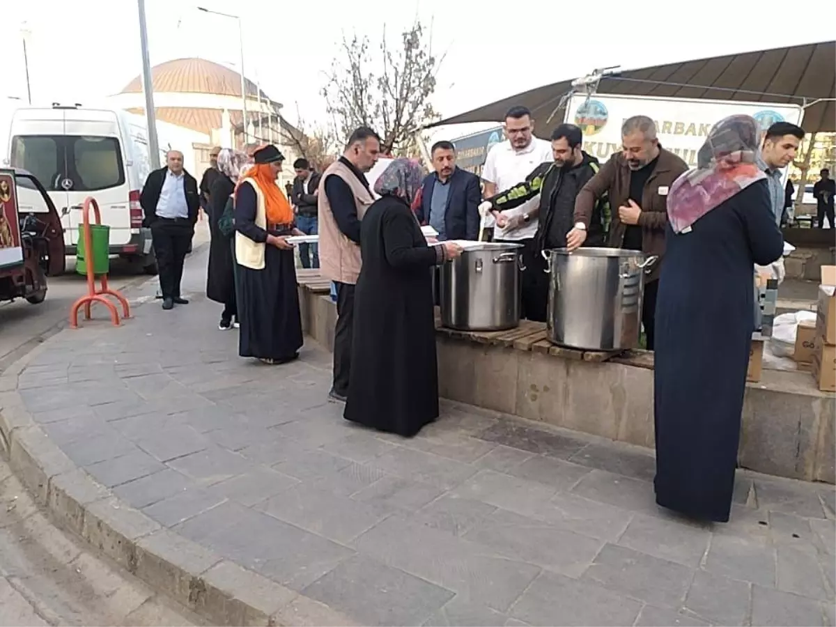 Diyarbakır Kuyumcular Odası, Gazi Yaşargil Hastanesi\'nde iftar yemeği düzenledi