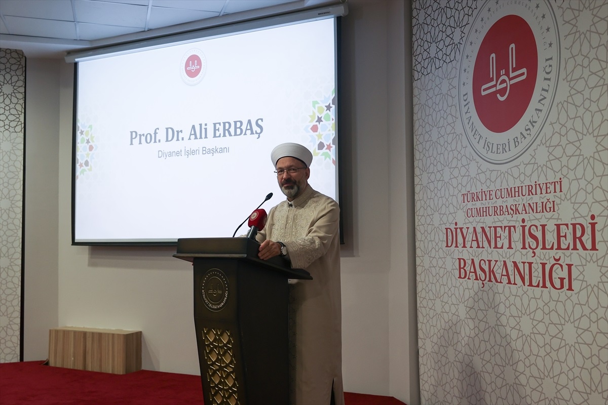 Diyanet İşleri Başkanı Ali Erbaş, şehit yakınları, gaziler ve aileleriyle iftarda buluştu
