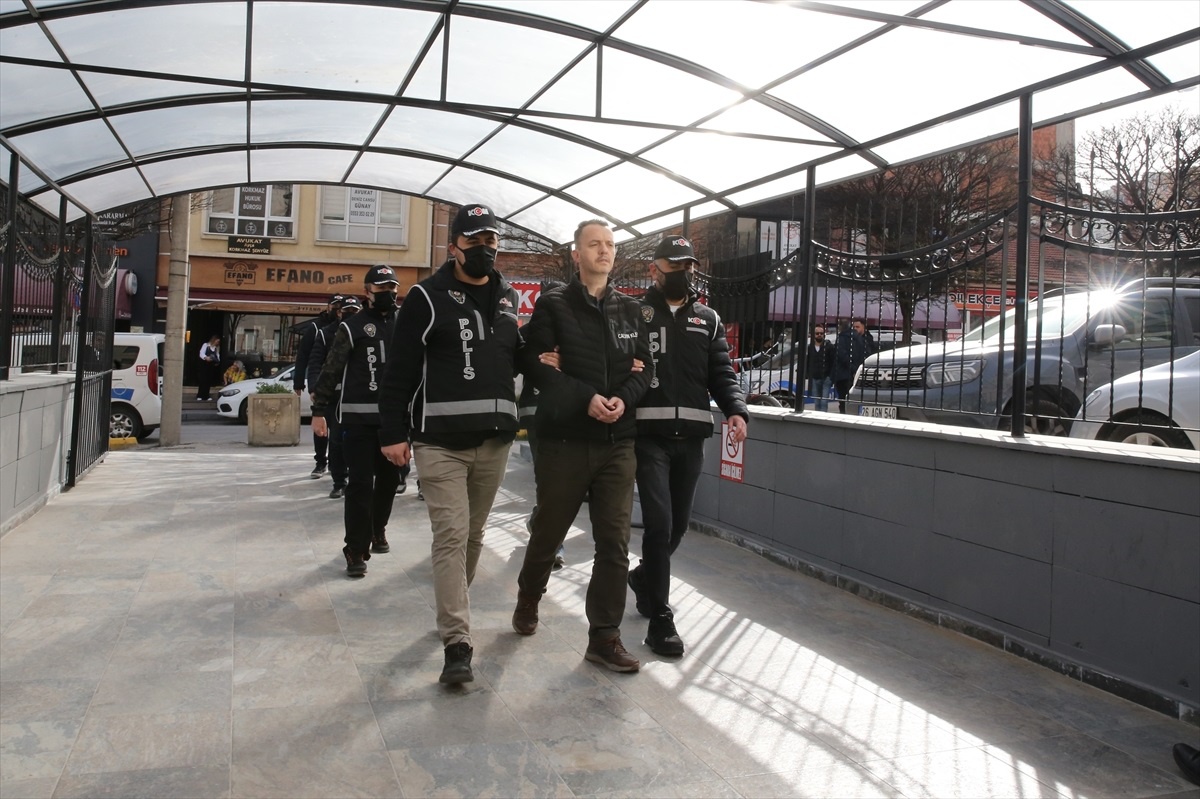 Eskişehir\'de FETÖ operasyonu: 4 zanlı gözaltına alındı