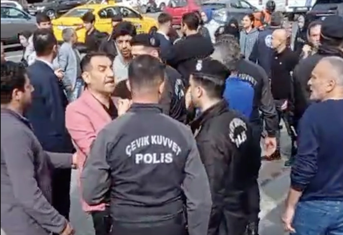 Gaziosmanpaşa Belediye Başkan Yardımcısı CHP\'lilerce darbedildi ve telefonu alındı