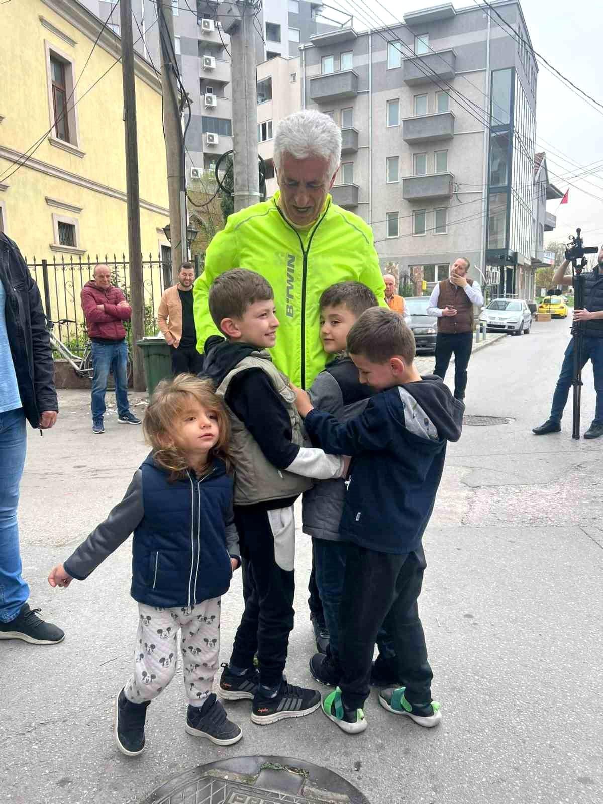 Makedonyalı bisikletçiler Hac vazifelerini yerine getirmek için yola çıktı