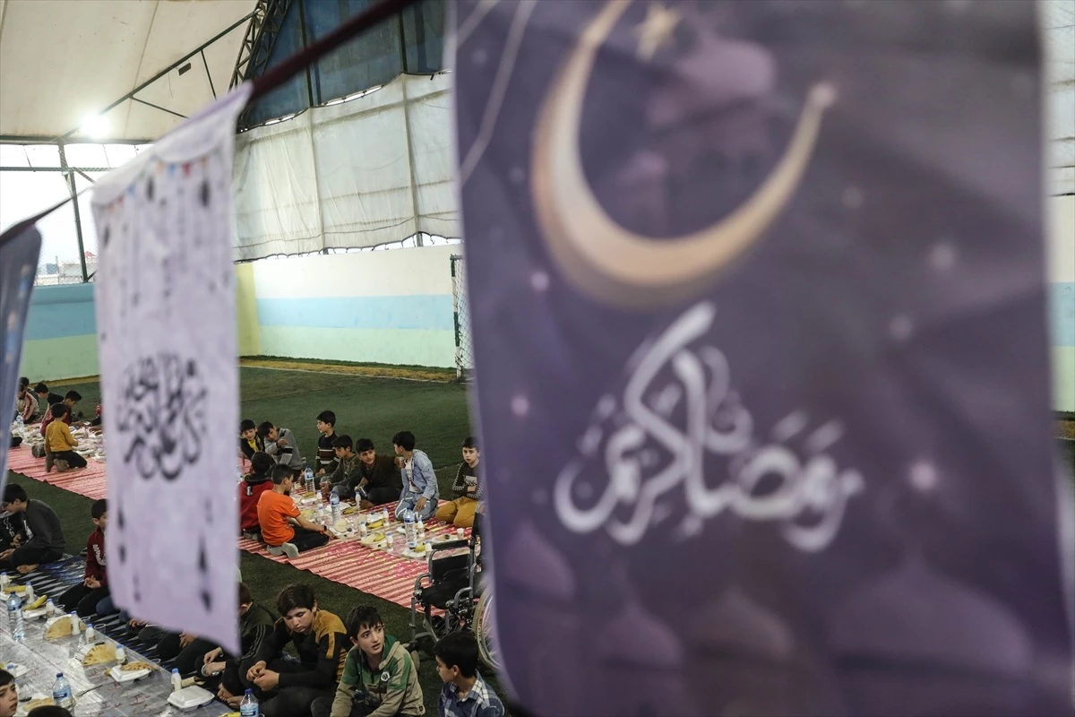 İdlib\'de 1000 çocuğa iftar programı düzenlendi