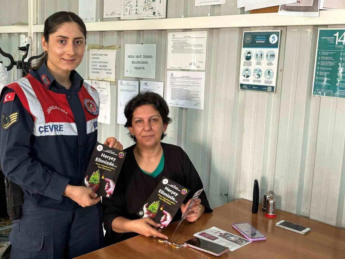 Aydın\'da bir incir fabrikasında çalışan kadınlara jandarma tarafından bilgilendirme yapıldı