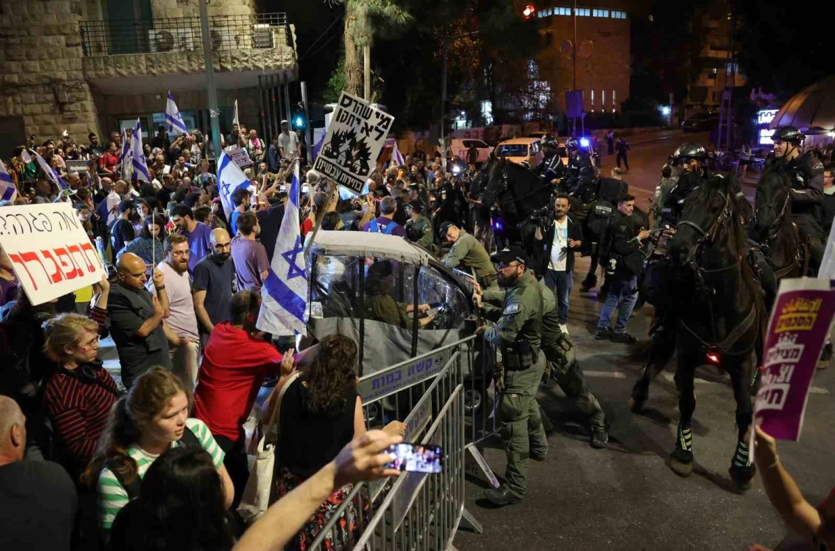 İsrail\'de binlerce kişi Netanyahu hükümetini protesto ediyor