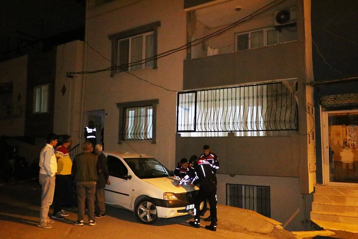 İzmir\'de Silahlı Bir Baba Çocuğunu Öldürdü, Diğerini Yaraladıktan Sonra İntihar Etti