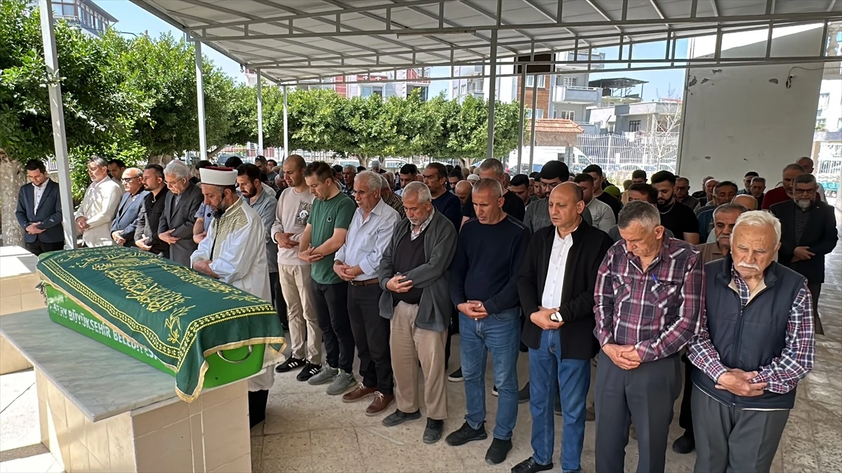 BBP İskenderun Belediye Başkan adayı Muzaffer Sezgin\'in cenazesi toprağa verildi