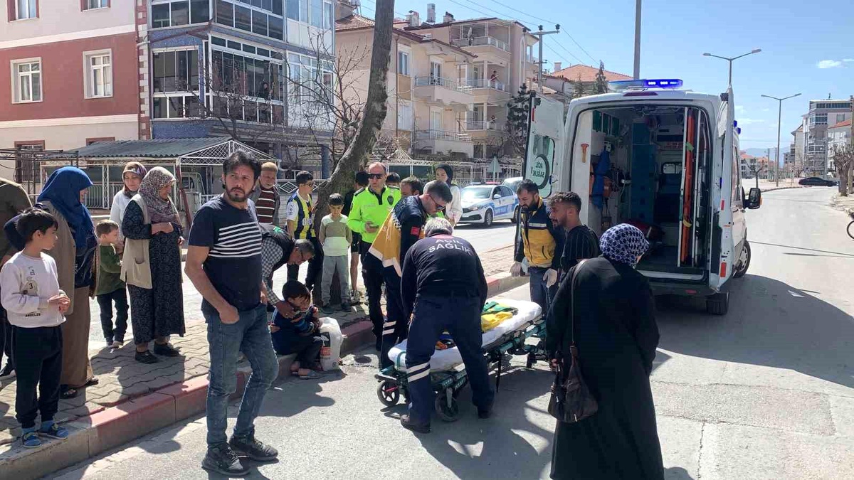 Karaman\'da Otomobilin Çarptığı Çocuğu Abisi Sakinleştirdi